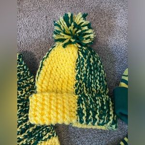 Oregon Ducks Hats, 1 scarf and two gloves